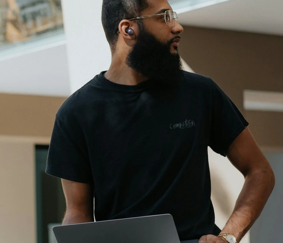 Picture of a person Samsung Galaxy Buds 2 Pro comfort